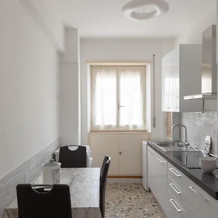 Luminoso A Due Passi Da Trastevere